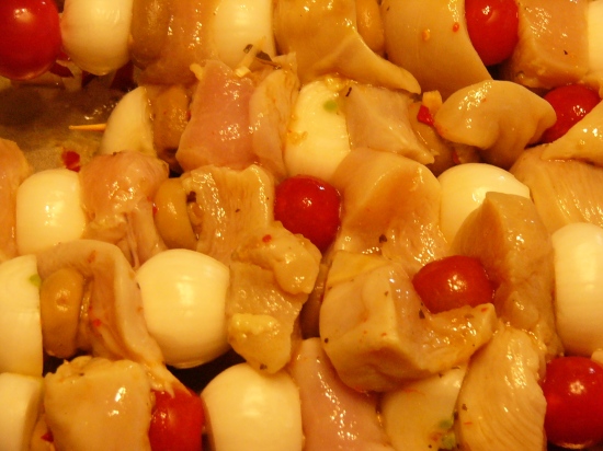 Once marinated, thread chicken cubes, onions, cherry to tomatoes 